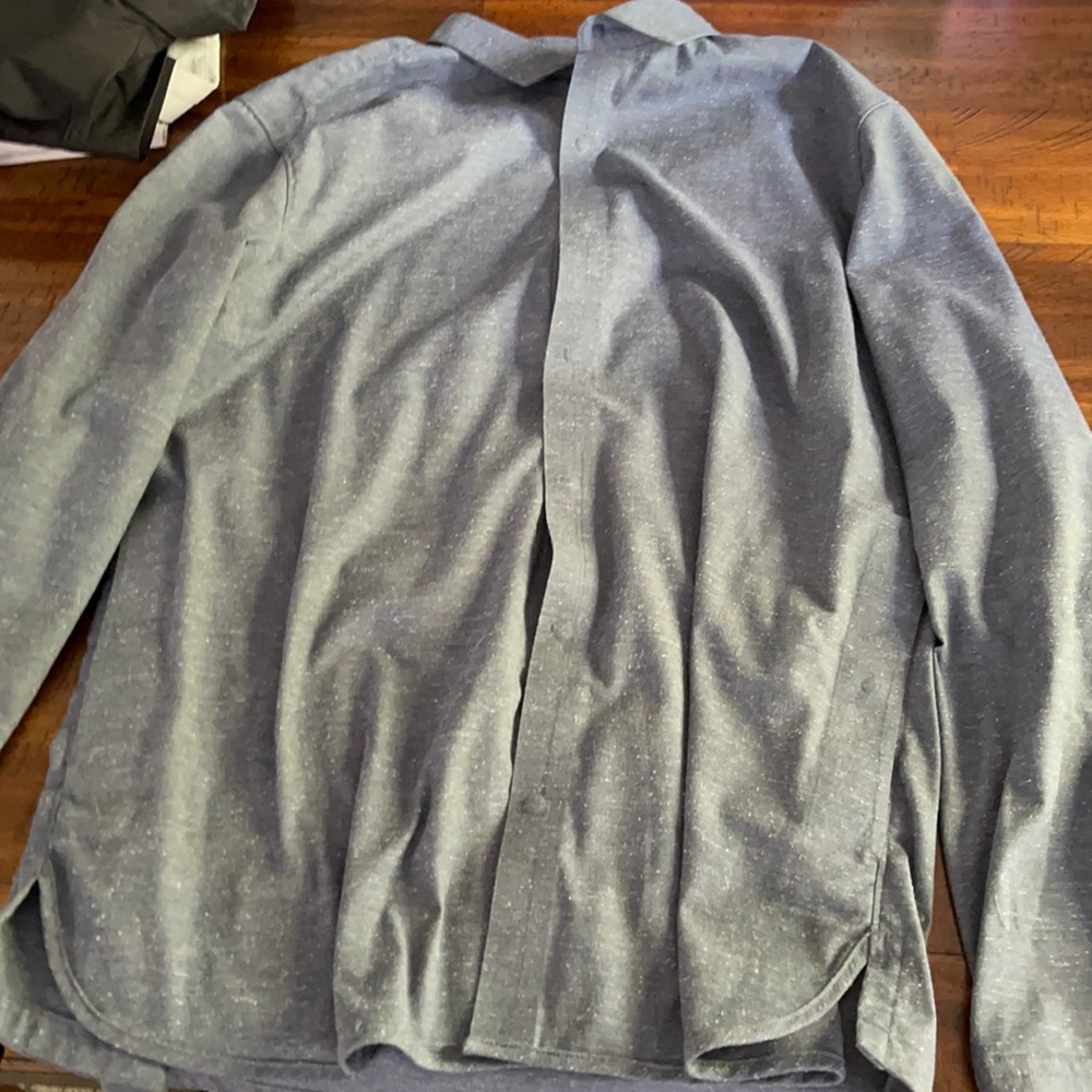 Lululemon snap long sleeve button down shirt